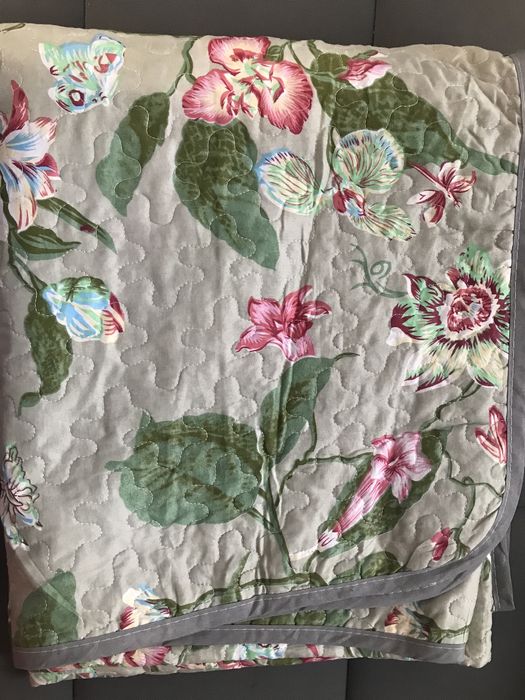 Стенаное покрывало