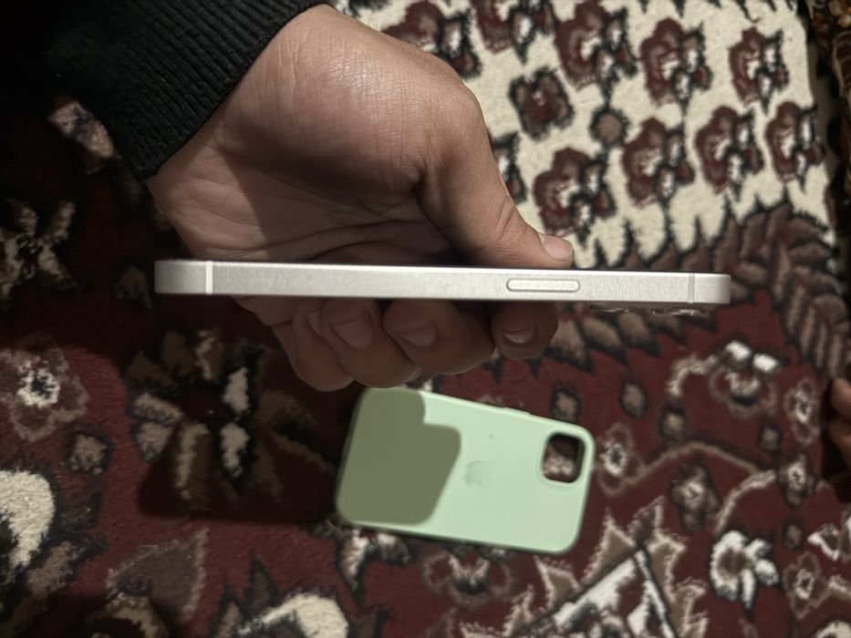 IPhone 13 document karobka