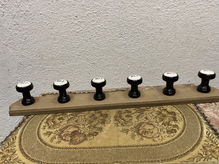 Немска закачалка с порцеланови куки