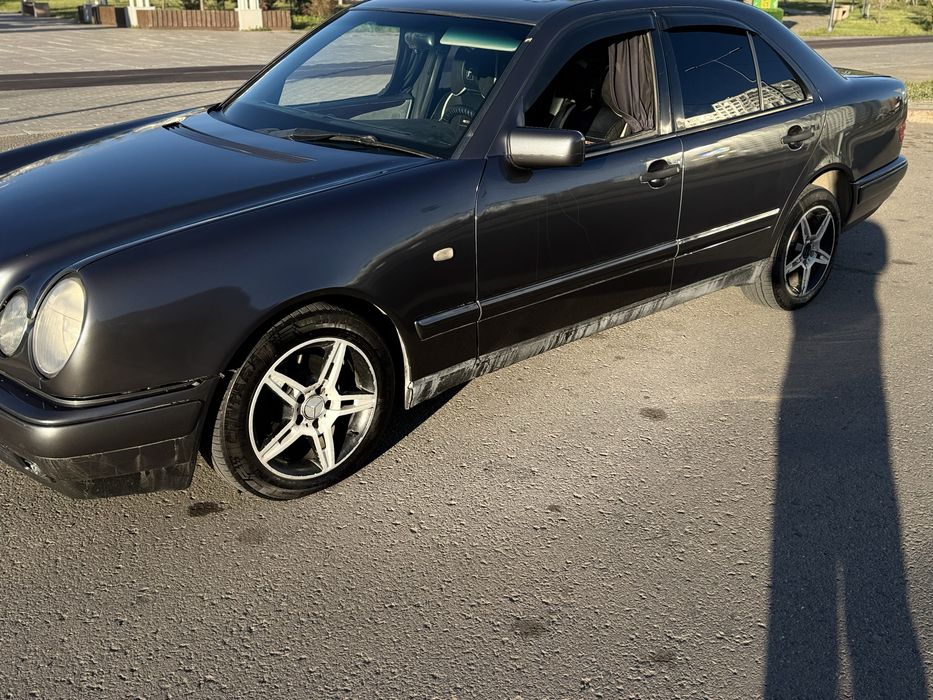 Продам мерседес W210 в хорошем состояний