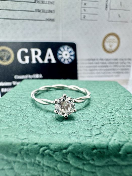 Сребърен пръстен с мойсанит (Диамант) 0.5 карата