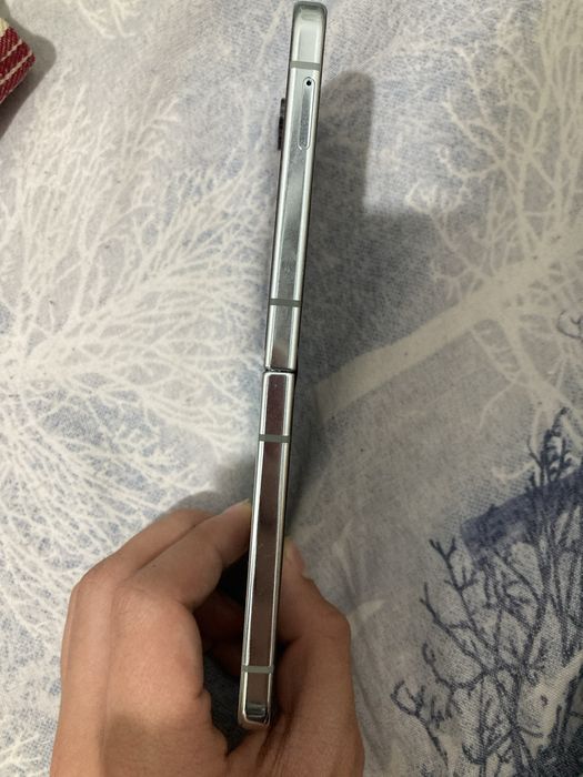 Samsung z flip 5 за части