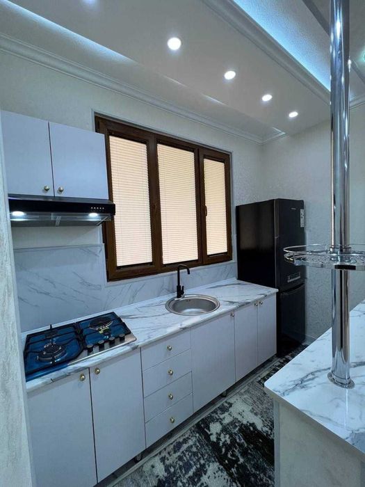 Yunusobod metro Unversam bozor yaqinida arenda bezmakler