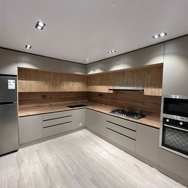 Kuxnniy garnitur na zakaz