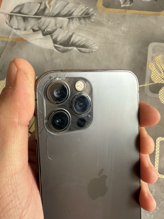 Продается айфон 12 про
