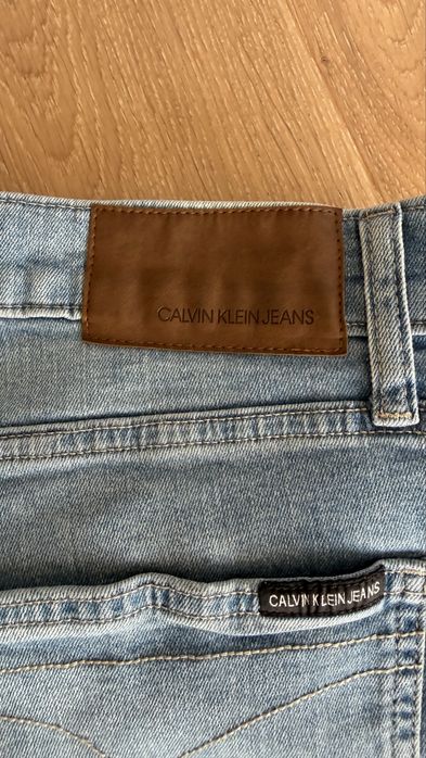Vand pantaloni scurti de blugi Calvin Klein, marimea 32 (M)