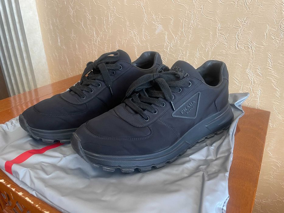 Продаю кроссовки PRADA мужские ОРИГИНАЛ размер 43-43,5