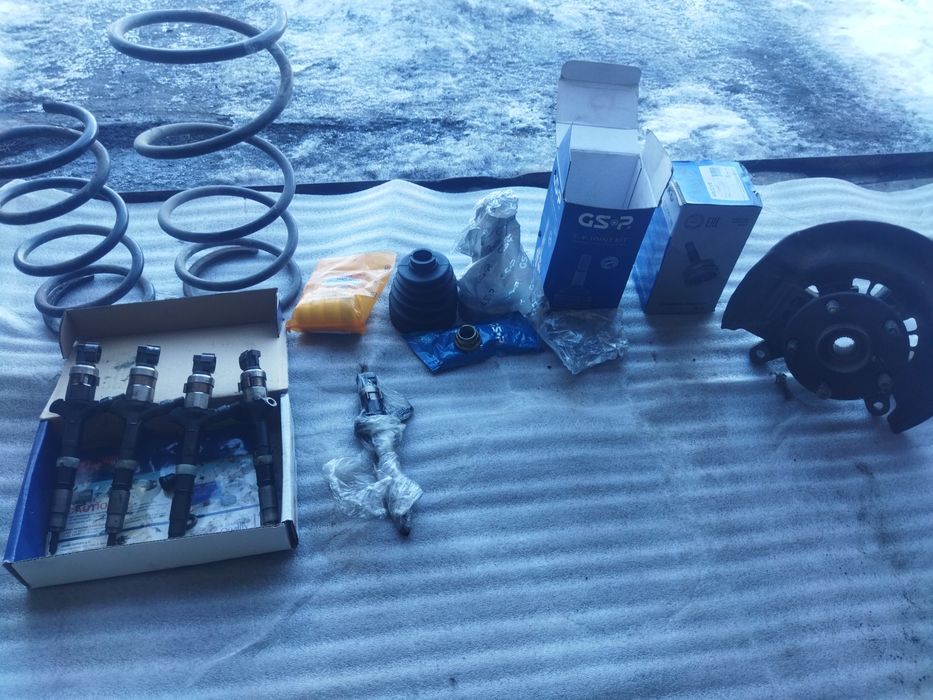 Продам запчасти Тойота РАФ 4