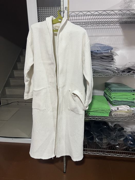 Продам халаты . Полотенце