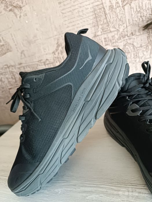 Оригинальные кроссы HOKA
