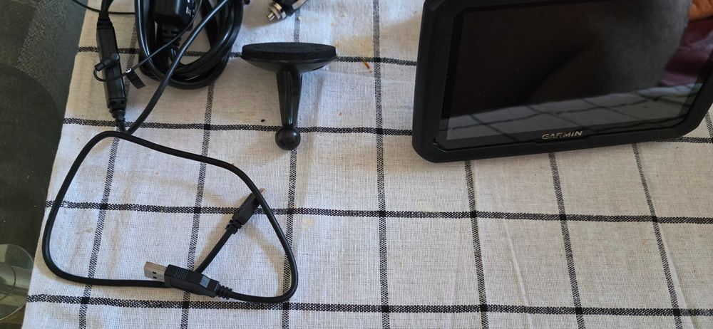 Навигация за камион Garmin Dezl 770 7 инча карти за цяла Европа и Турция пълен комплект