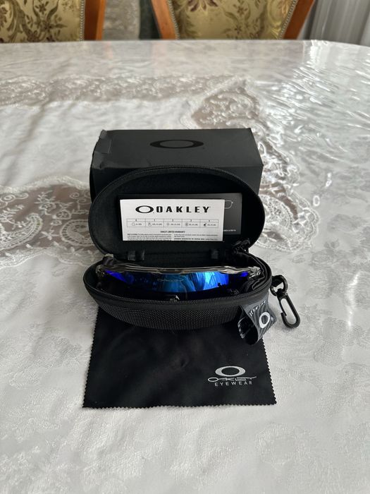 Спортивные очки Oakley