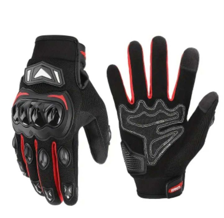 Атрактивни каска и ръкавици за мотокрос, крос