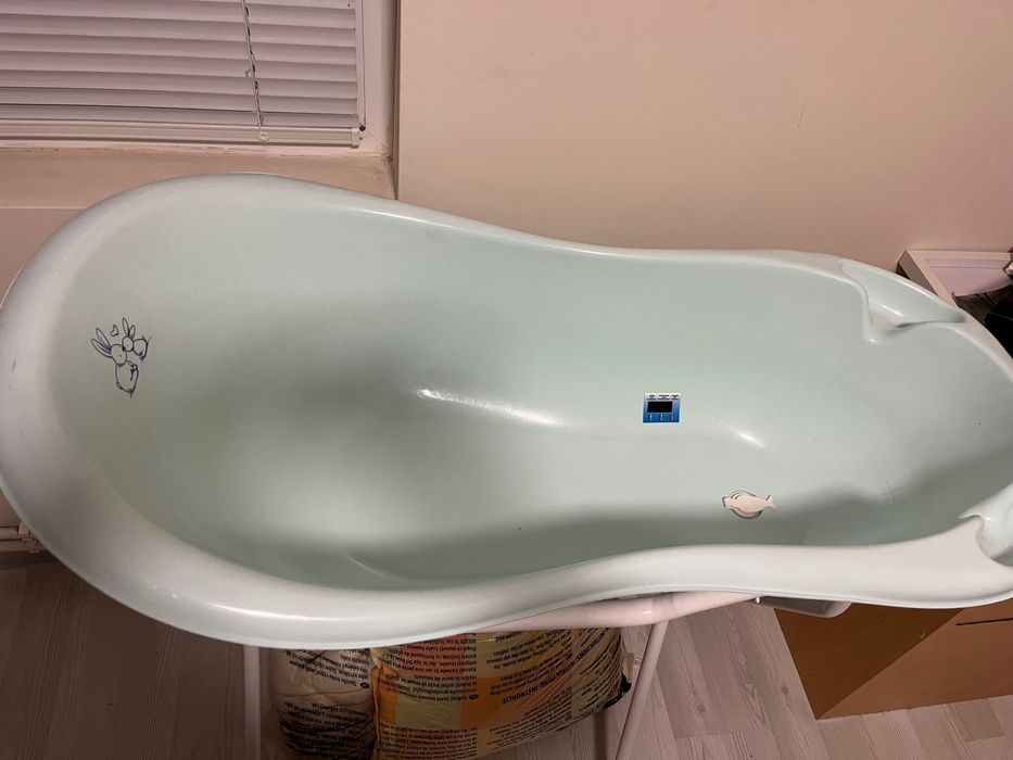 Вана за бебе със стойка