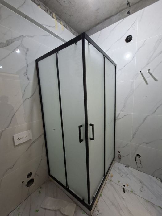 Душевая кабинка и стекло перила