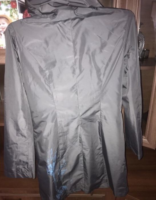 Тонкий плащ размер 40-42