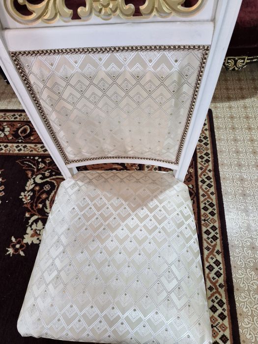 Продам стол стульями