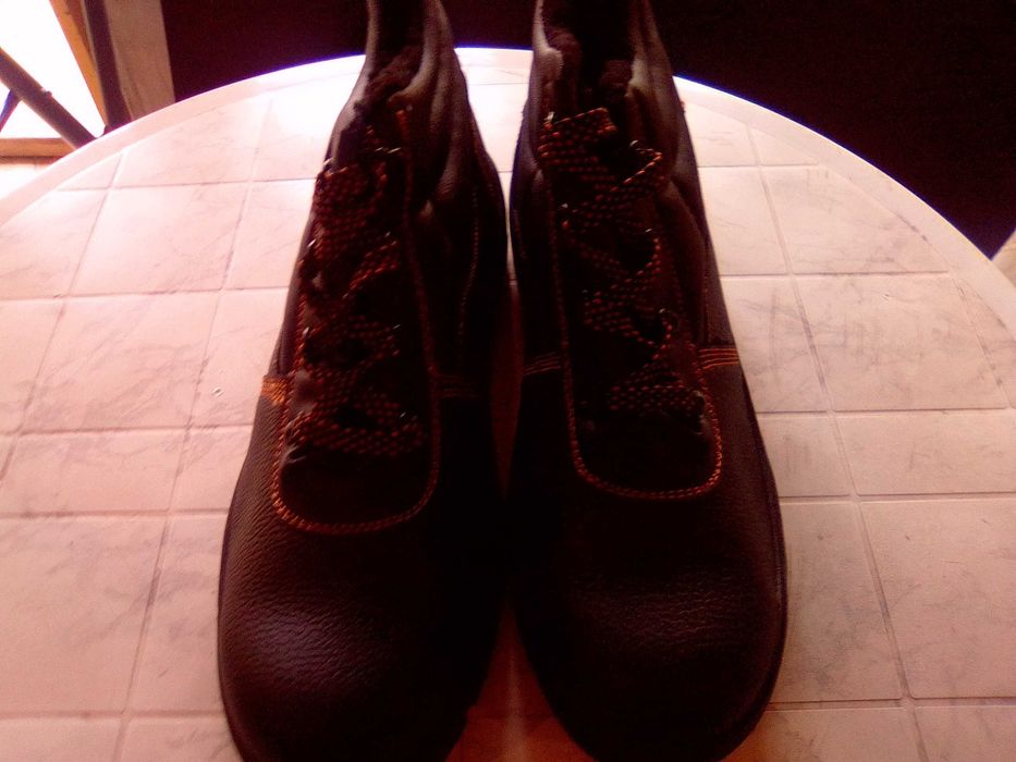 продавам мъжки работни боти