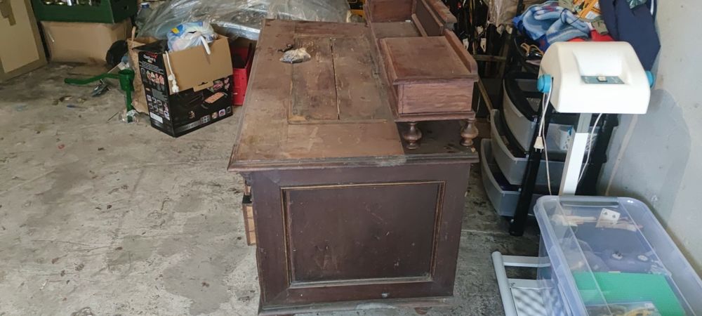 Birou vechi,lada de zestre pictata