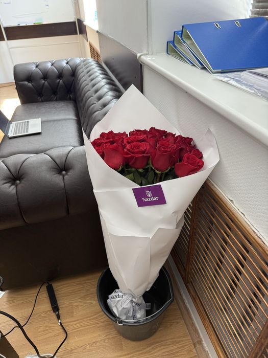 Цветы 25 роз, 80см, красные