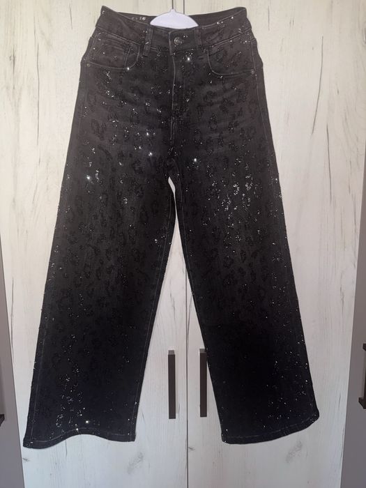 Черни дънки с камъни хит модел