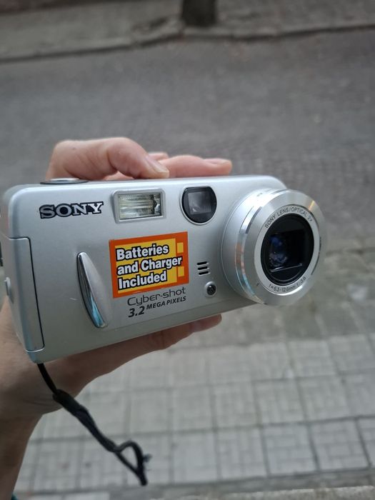 Компактен дигитален фотоапарат Sony Cybershot P52