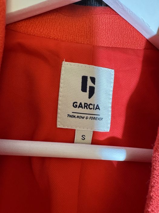 Дамско червено сако Garcia