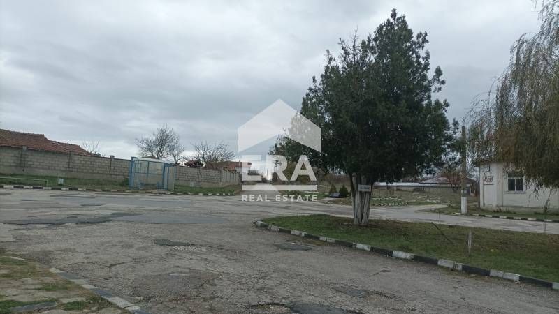 Дворно място за продажба, в центъра на с. Китка, общ. Аврен, на 22 км
