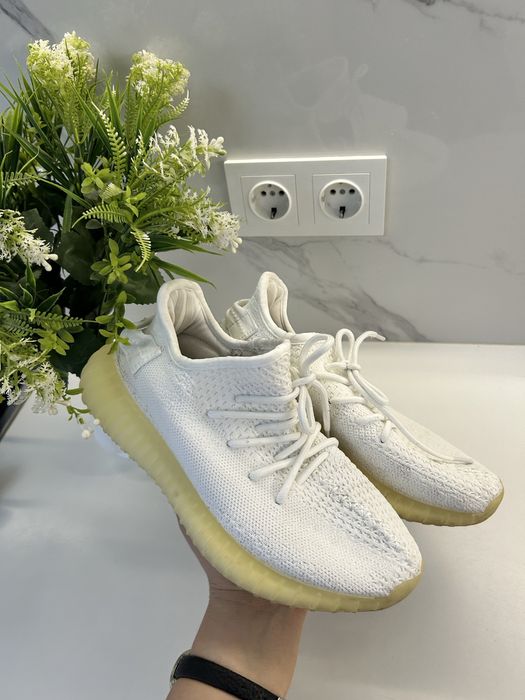 Кроссы Yeezy 38 размер . В хорошем состоянии 3000 тг