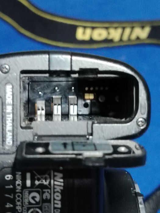 NIKON D40X aparat foto doar corpul, nu cunosc starea nu am baterie