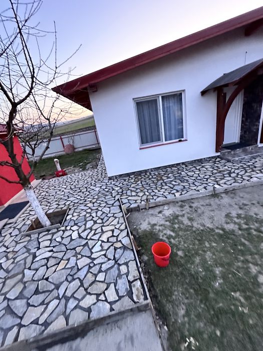 Vand și montez piatră naturală oriunde în țară