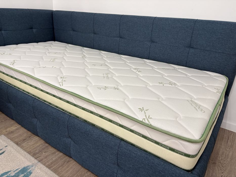 Кровать односпальная с матрасом