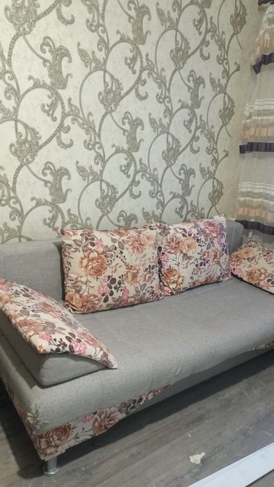 Продам диван в нормальном состояний