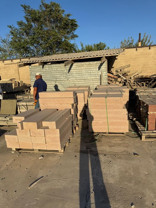 Бардюр гранитный