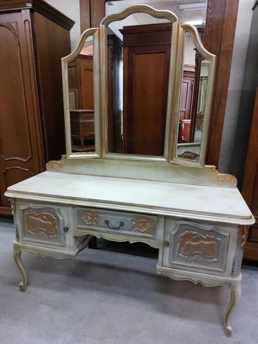 Великолепен комплект спалня в стил "ЛУИ XV"