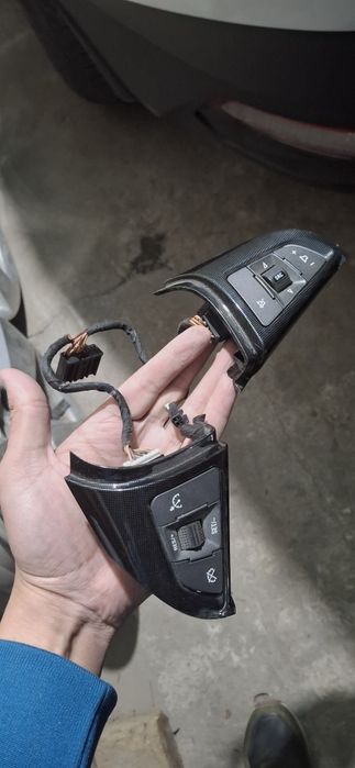 Продам оригиналные кнопки от руля малибу 1 оригинал не переделан.снят