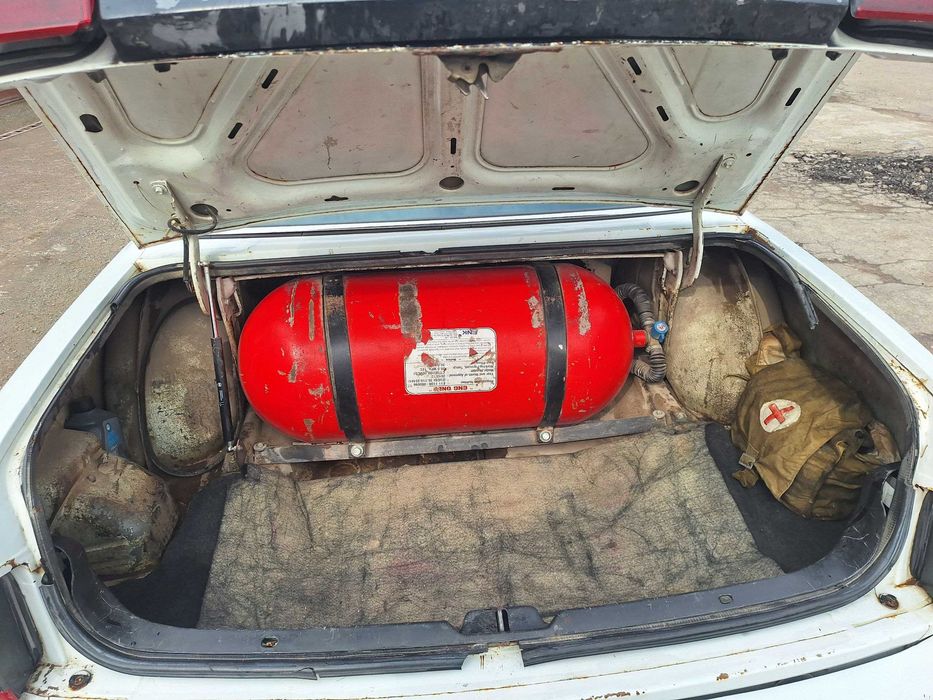 Gaz 3110 srochna sotiladi