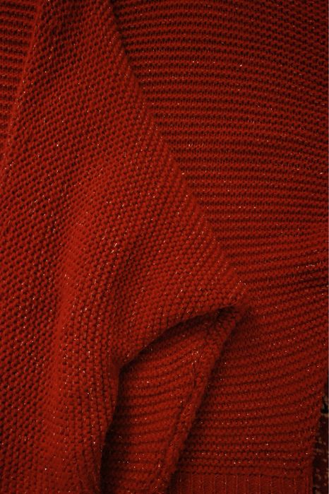 Красный кофта.