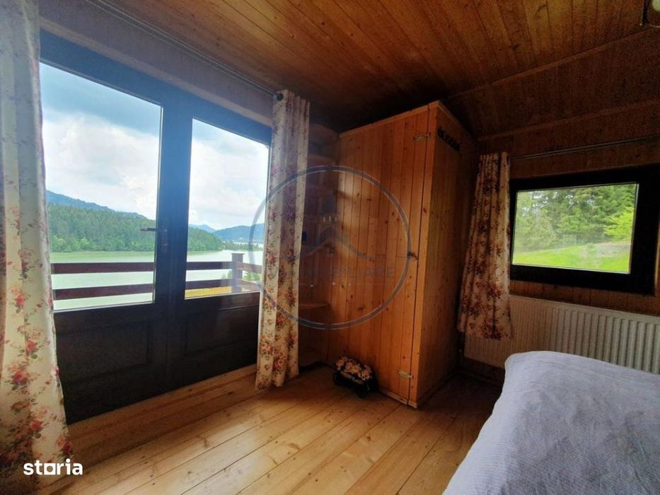 Cabana cu accesc la lac, 1400mp teren Colibita