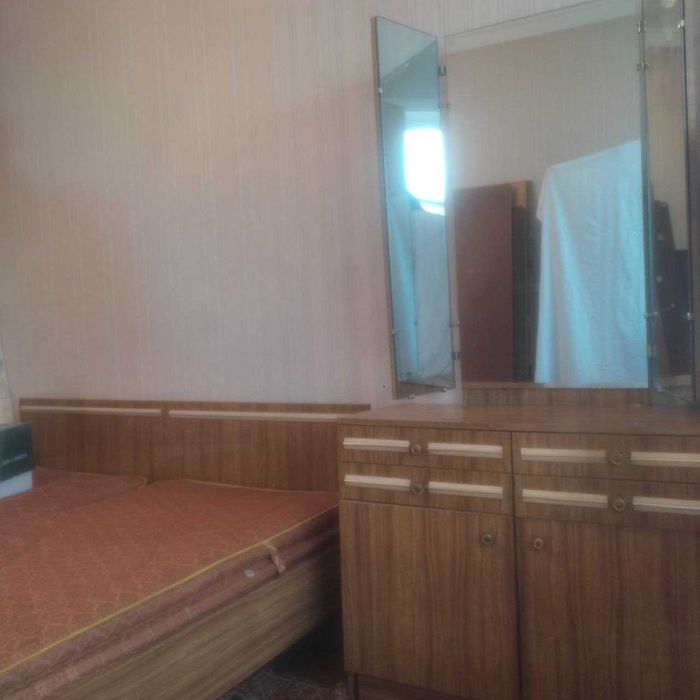 Спальный гарнитур свой.