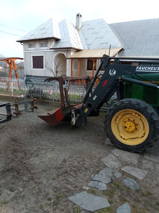 Vând tractor John Deere