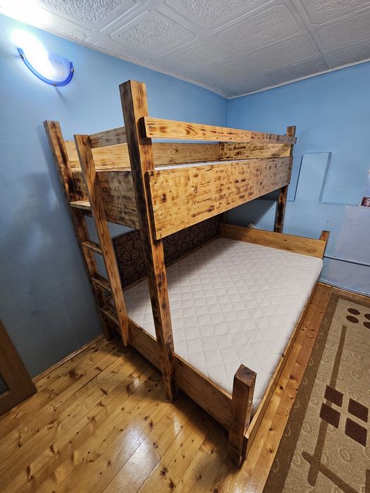 Vând pat etajat 140 x 200 cm