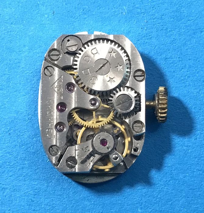 Позлатени дамски,16 камъка.Заря,Лъч,руски и NAKAR швейцарски