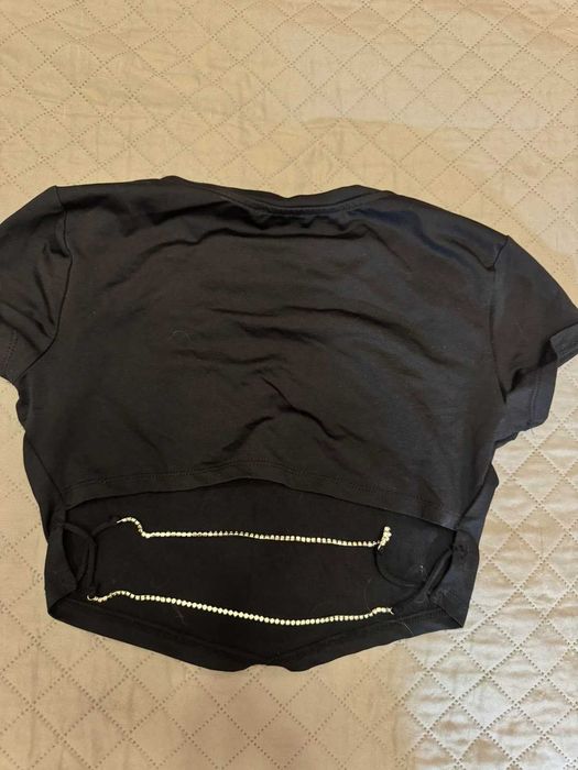 Черна тениска с детайлен гръб - Bershka