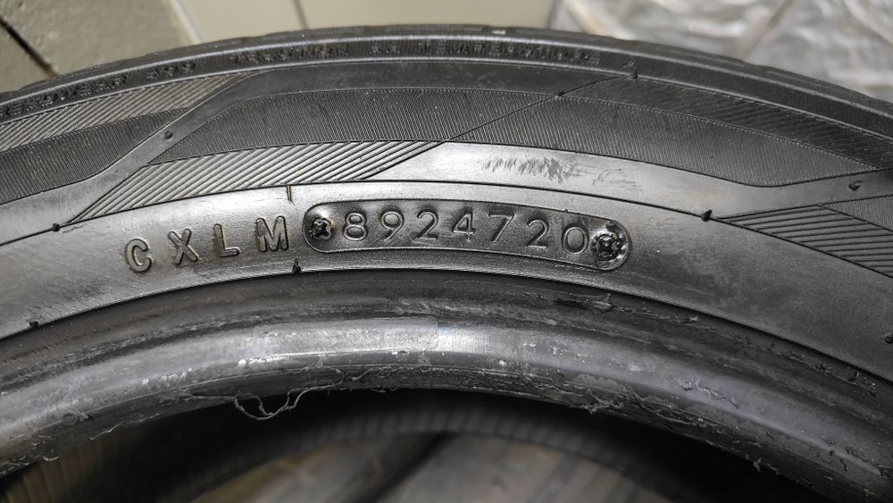 Продам комплект летней резины 215/55/17