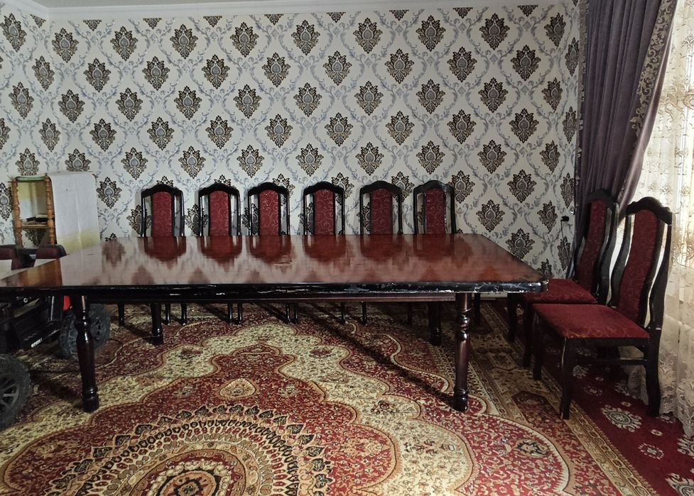 Стол стул сотилади.