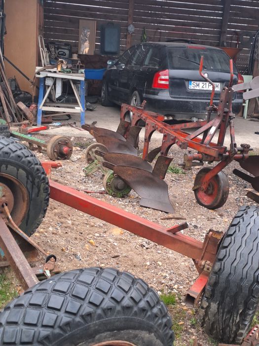 Rabewerk cu 4 brazde Krone 4 brazde.