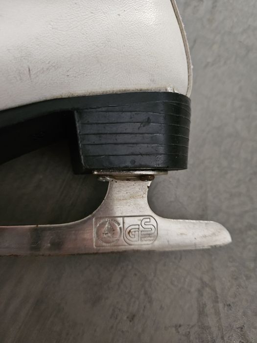 Продам детские коньки Graf.