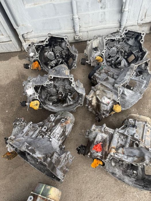 Мазда каробка 626,323