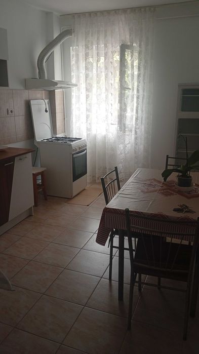 Inchiriez apartament cu doua camere,zona centrala,et 1.Focsani .Apartamentul este proaspăt renovat!
